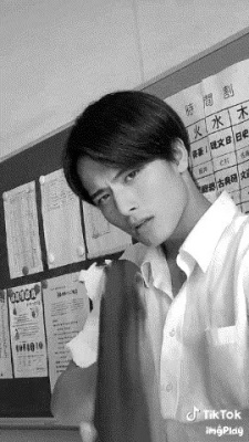 A Japanese high school student who took a picture with an app.gif