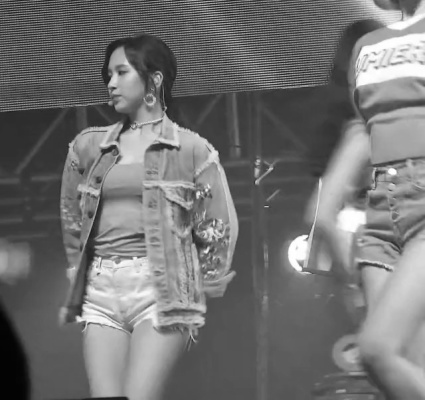 Mina's waist dance