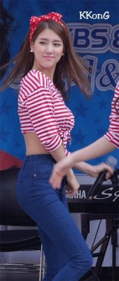 Red-lined skinny jeans... Yang Ji-won's body