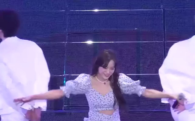 Sejeong's fancam from above.