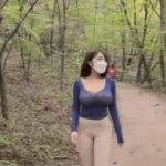 (Hmm) Woman on the hiking trail
