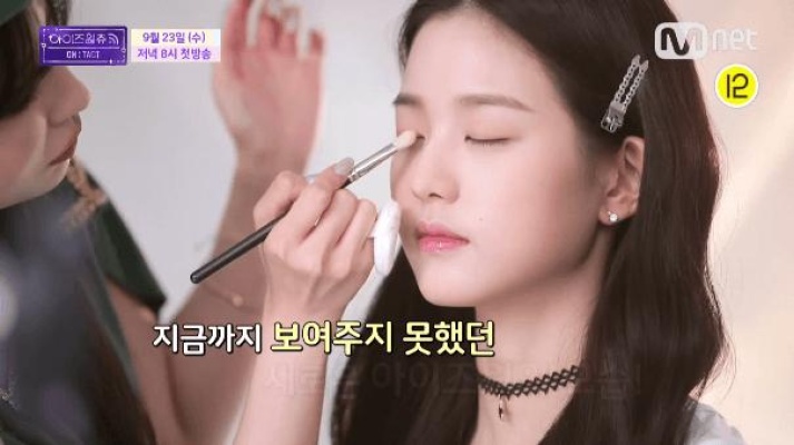 Jang Won Young Getting Makeup