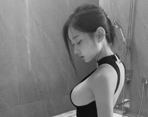 Shin Jae-Eun's slit swimsuit ㅜㅑㅑ