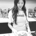 Eunbi making kimchi fried rice
