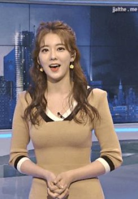 Adhesive brown dress Kim Min-hyung announcer