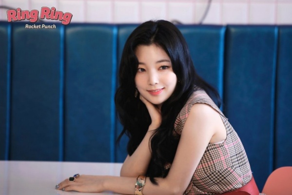 Yeon-hee looks good with black hair