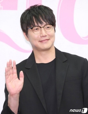 Sung Si-kyung said, "It's uncomfortable to treat the country as if it's designed by K-pop.
