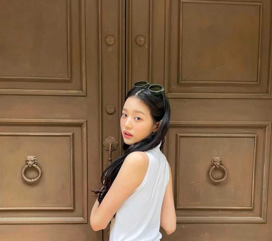 Jang Won Young enjoys the summer.jpg