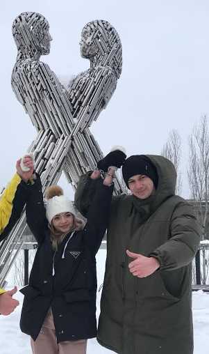 The Ukrainian couple, who wrapped chains around each other's wrists for three months.