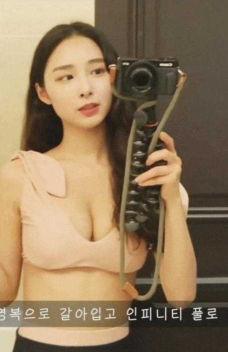 Jung Ye-rim, a YouTuber in a swimsuit.