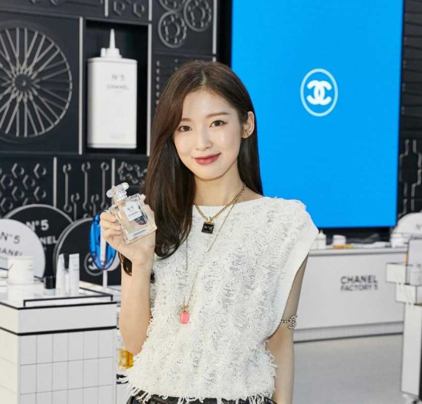Chanel No. 5 OH MY GIRL Arin.