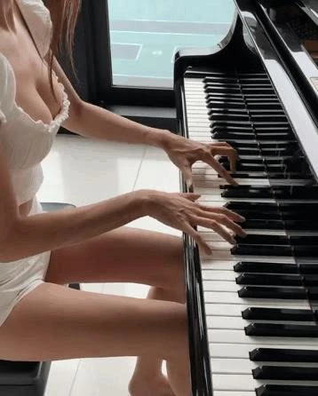 a fit pianist