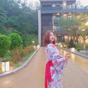 An announcer posted a picture of her wearing a yukata and deleted it after being criticized.