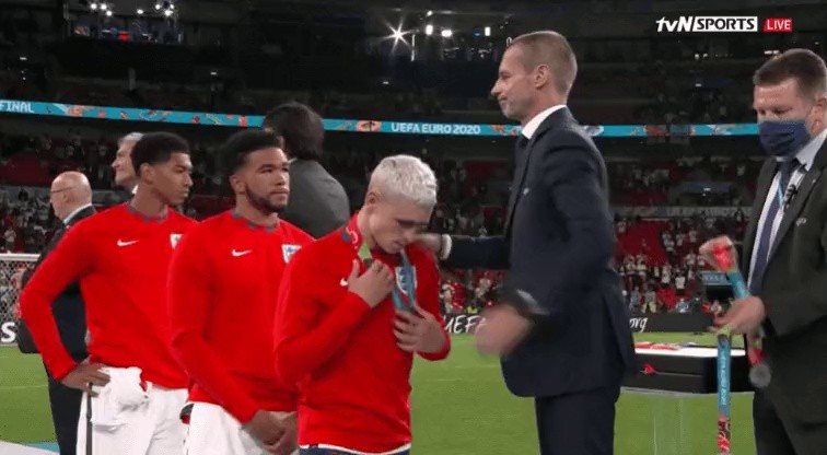 England who takes off the runner-up medal as soon as they bet.GIF