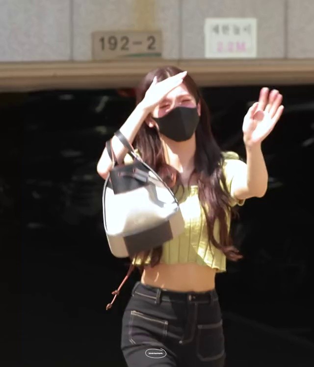 Miyeon on her way to skinny jeans