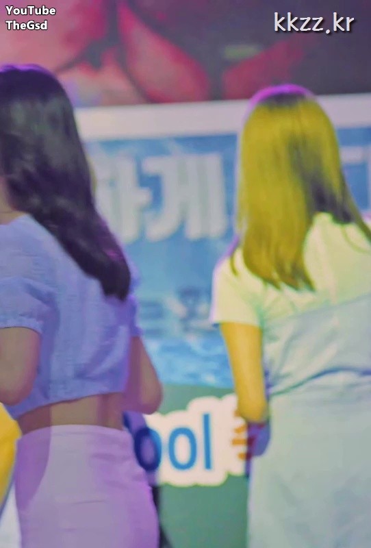 Skinny jeans backside standing muscle fromis_9 Lee Saerom