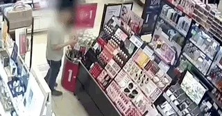 A customer who threw a lipstick at a clerk in glasses who asked him to wear a mask.