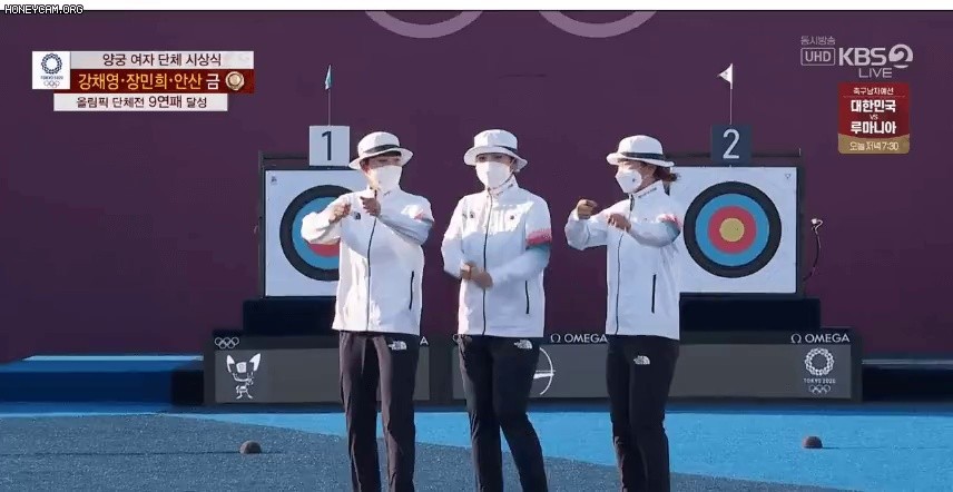 Archery Women's Group Gold Medal Ceremony Surprise Performance