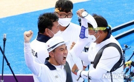 Kim Jedeok's ceremony after beating Japan.