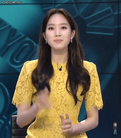 Announcer Joo-eun in mustard color