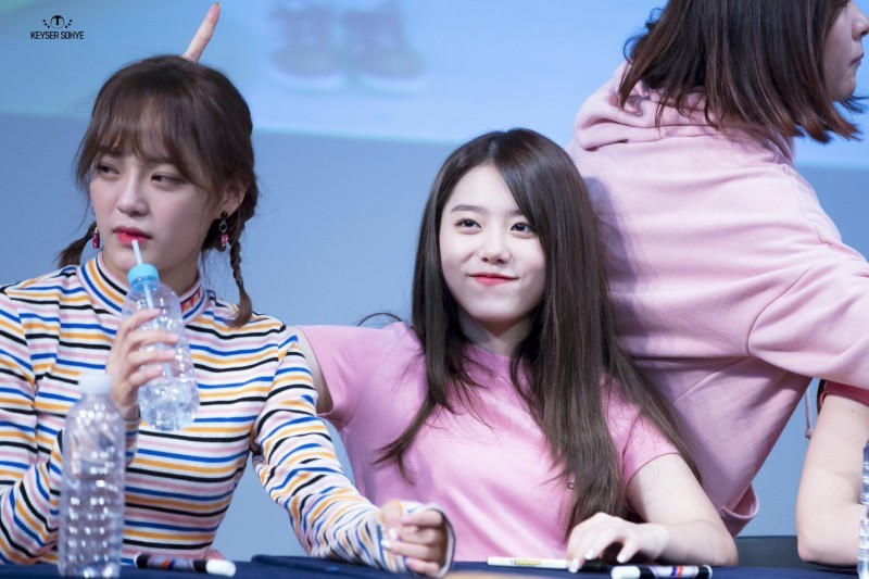 Sohye gets scolded for playing with Sejeong.
