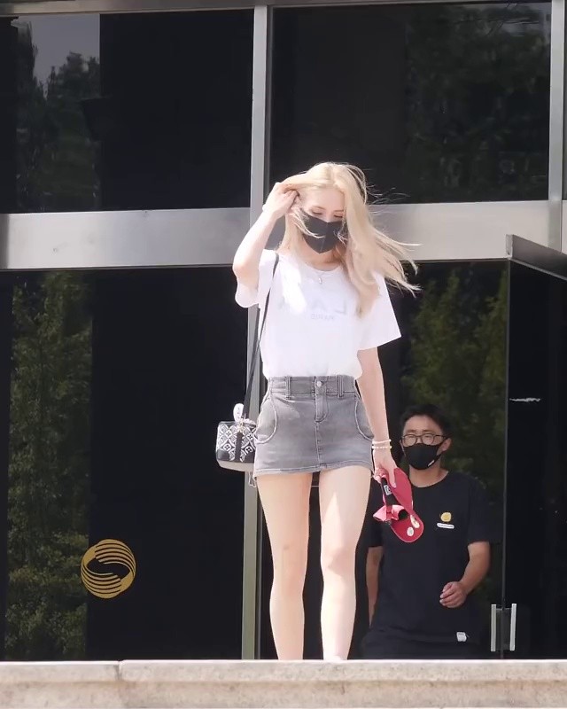 Jeon Somi Miniskirt on her way to work