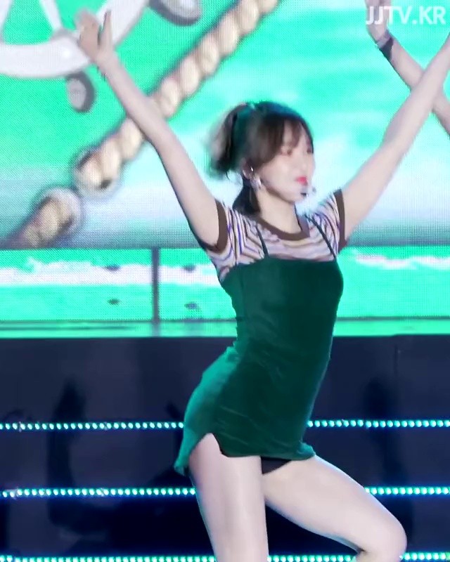 Short Dress Red Velvet Wendy