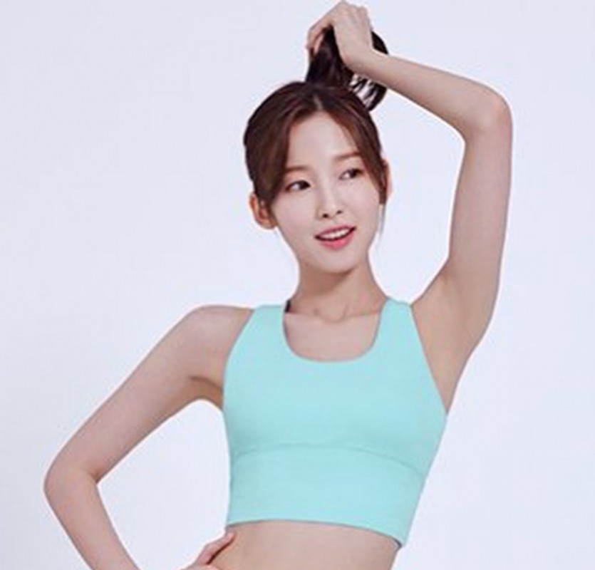 OH MY GIRL's Irene yoga outfit pictorial.
