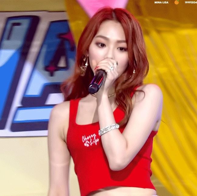 Red sleeveless KANGMINA.