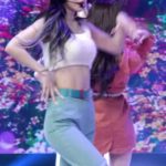 fromis_9's Lee Chaeyoung cropped sleeveless abs.