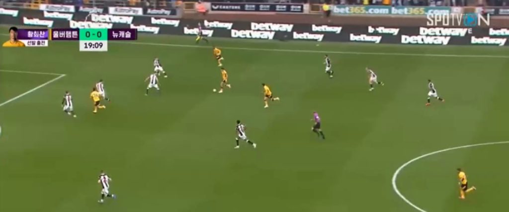 Wolverhampton Hwang Hee-chan's first goal league's second Goltongif.