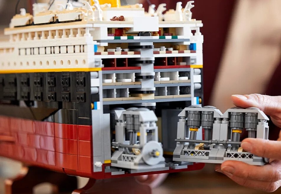 Lego Black Titanic.