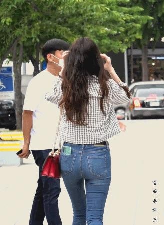 Yura, the back of the jeans you wanted to see on your way to work.