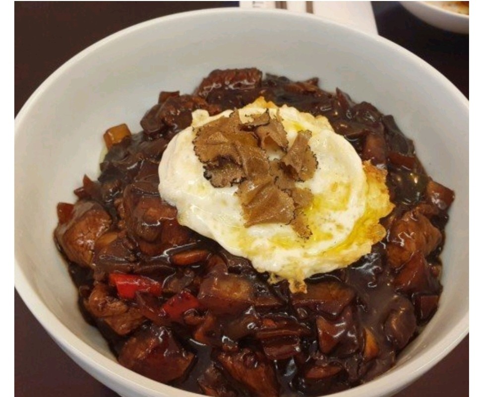 Gangnam Apgujeong 25,000won Black Bean Noodles.
