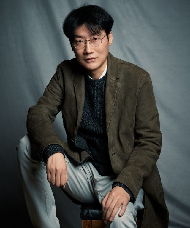 Director Hwang Donghyuk. I want to talk about the past of the frontman in Season 2.