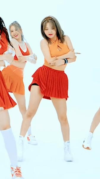 fromis_9's Jisun, Mid, confidence.