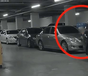 When there was no space to go out in double parking, he pushed 3 cars away.
