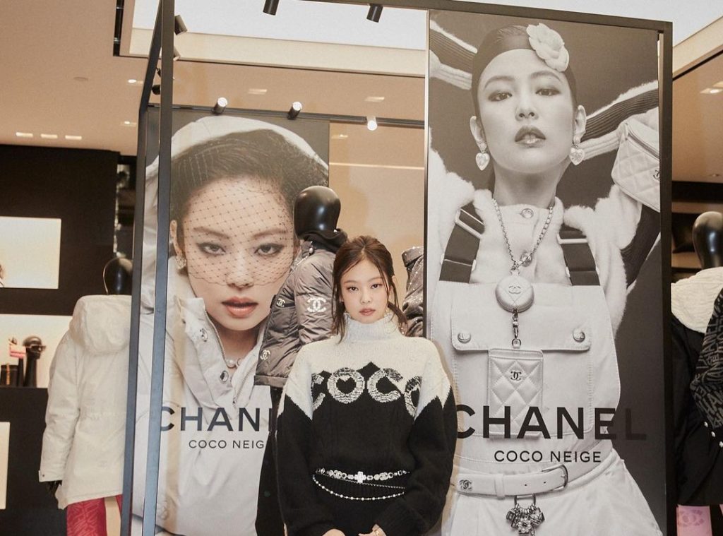 JENNIE who attended the Chanel event.