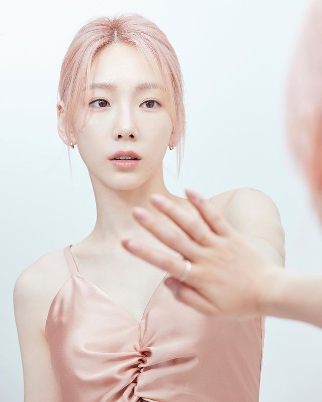 Rose gold Taeyeon.