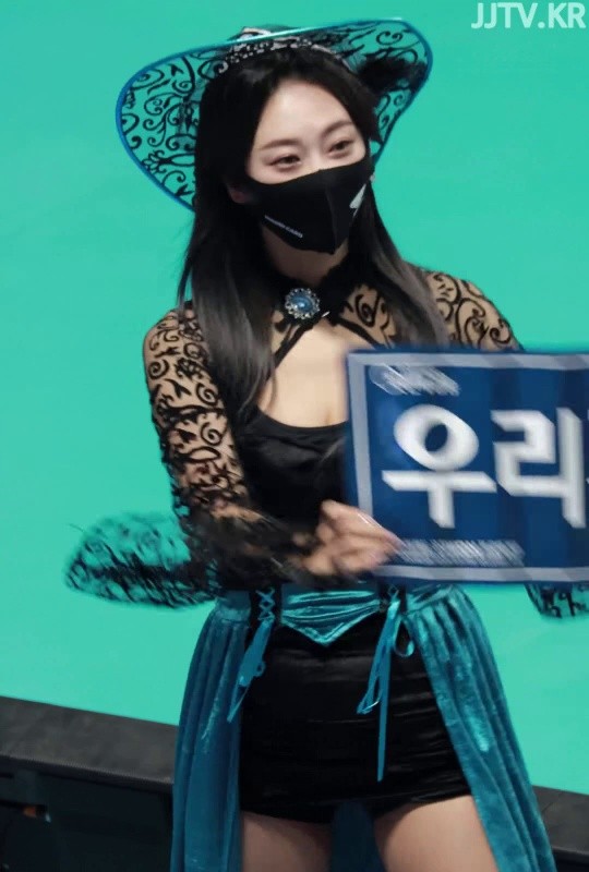 A sexy witch cheerleader, Lee Mi.