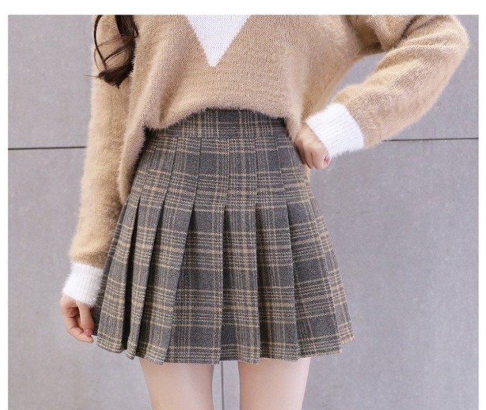 According to a survey of 315 people, 38G in the skirt is a no-panty vote