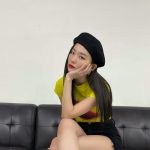 Seulgi's beret crossed her legs on the sofa. Seulgi's thighs.