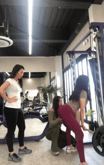 Trainer Lee Sohee who teaches me how to work out with all her best.