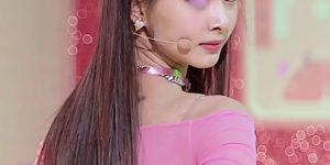 Pink off-solder TZUYU with shining beauty.