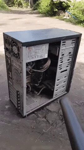 The reason why cleaning dust on the computer is dangerous.