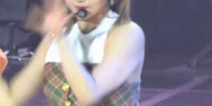 Sleeveless top that's leaning to the side. Roh Jisun.