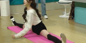 Wonyoung's legs are really long since she's doing the splits.shivering