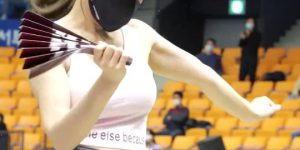 Cheerleader Lee Da Hye with a sleeveless profile.