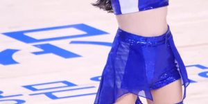 Shiny cropped sleeveless T-shirt. Cheerleader LEE JOOHEE.