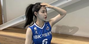 Female volleyball player IBK Industrial Bank of Korea's Leejin uniform. Honey thighs.